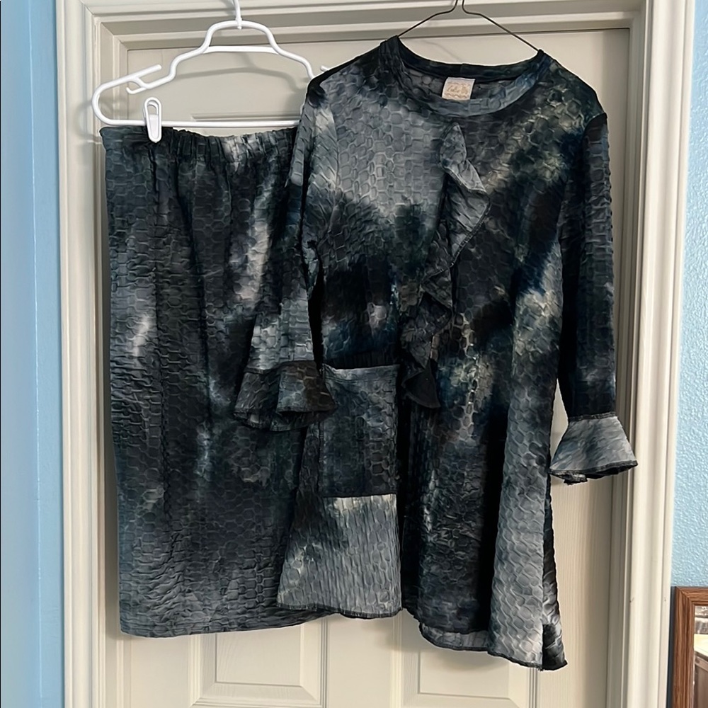 Elegant Black and Gray Skirt Set